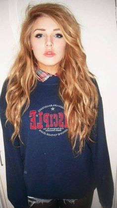 Pretty long wavy hairstyle for young girls