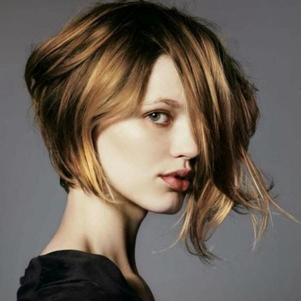 Short blonde bob haircut for round faces