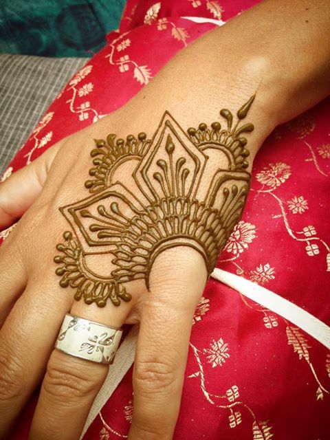 Simple henna tattoo