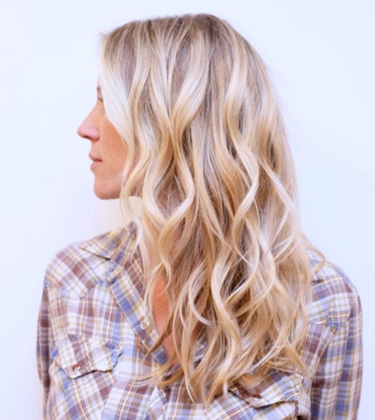 Charming blonde wavy hairstyle