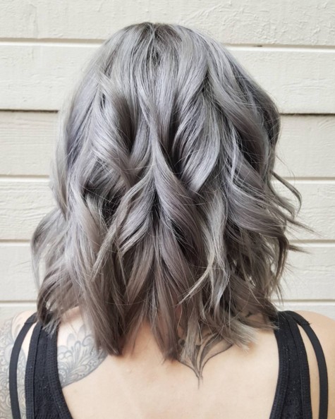 Shoulder length wavy hairstyle for gray hair