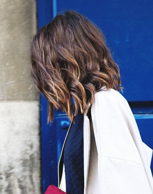 Medium layered hairstyle with highlights