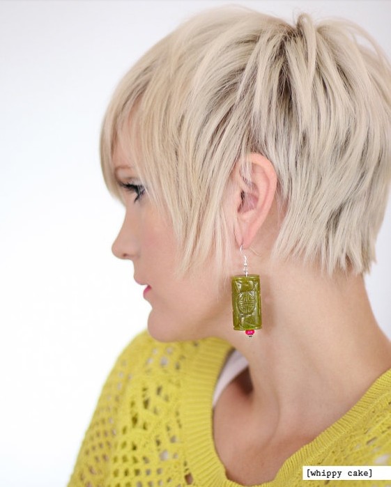 Chic blonde straight pixie hairstyle