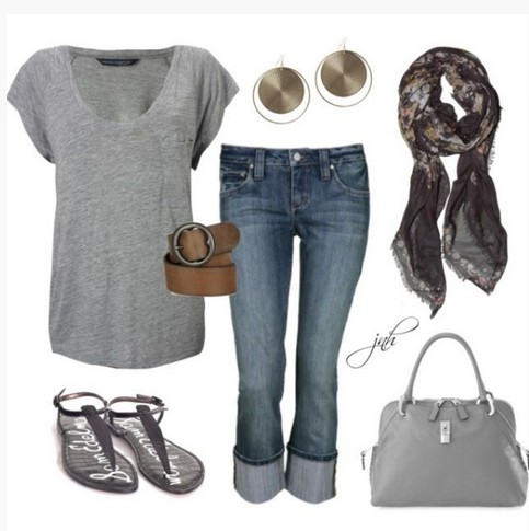 Casual gray spring outfit, loose gray knitted top and sandals