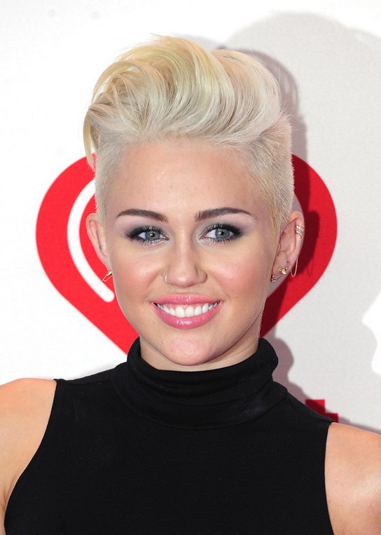 Miley Cyrus Short Straight Boy cut for women "width =" 465