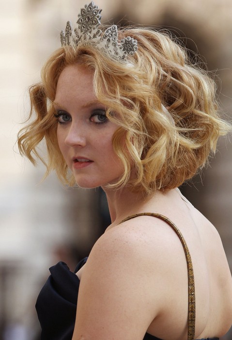 Lily Cole Short Wavy Curly Hairstyle for Wedding "width =" 465