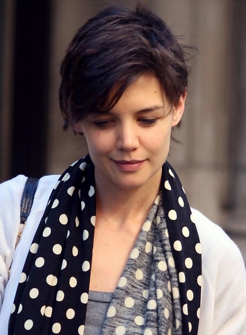 Katie Holmes Short Pixie Haircut "width =" 465