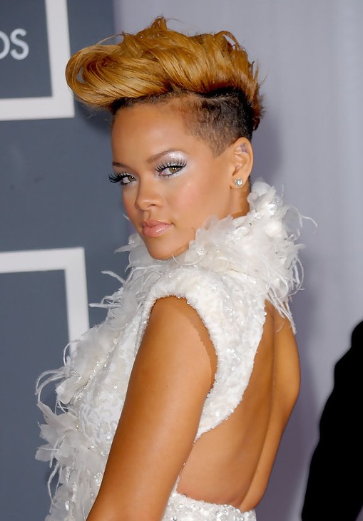 Rihanna Cool Stylish Short Fauxhawk Haarschnitt für Frauen "width =" 465