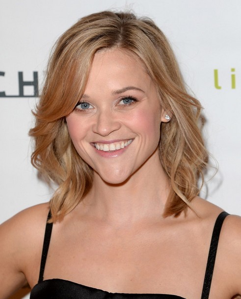 2014 Reese Witherspoon Hairstyles: Simple Medium Haircut