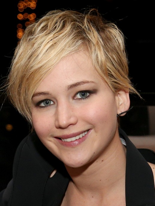 2014 Jennifer Lawrence hairstyles: cute pixie haircut with side-swept fringe