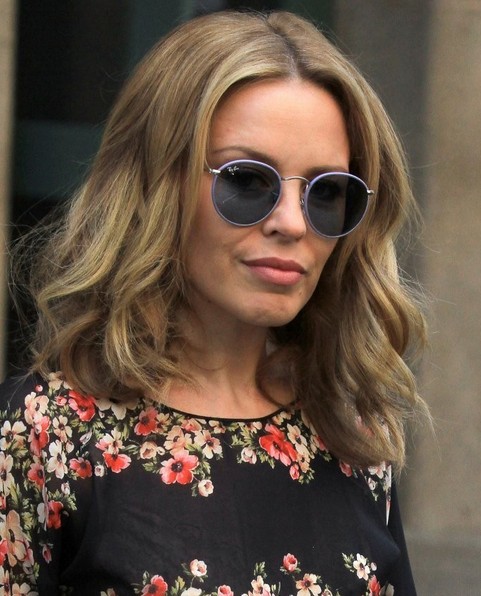2014 Kylie Minogue Hairstyles: Casual Medium Haircut