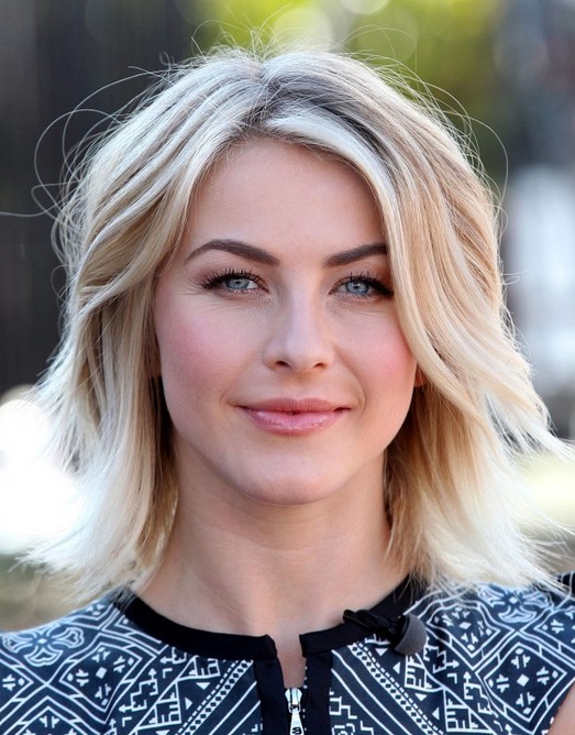 2014 Julianne Hough Hairstyles: Middle Layer Haircut
