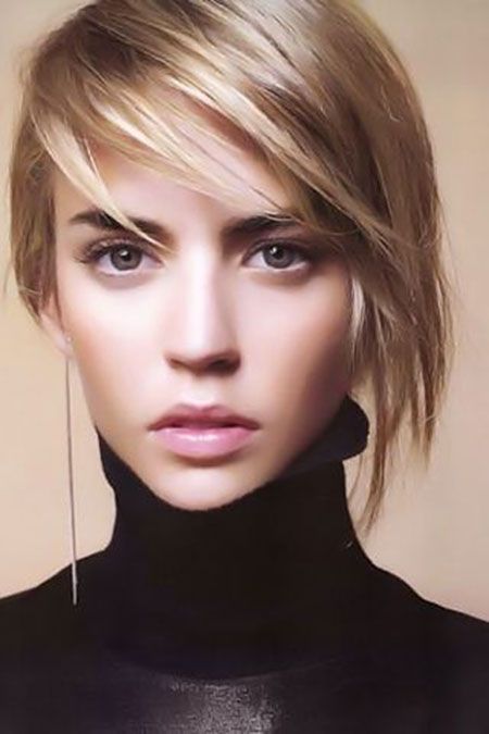 Short straight hairstyle with side bangs