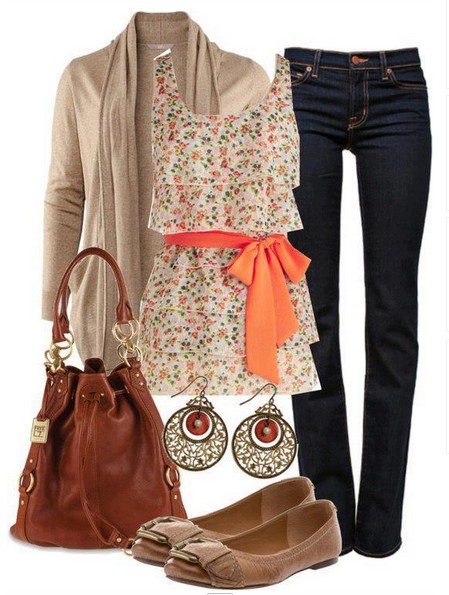 Daily outfit look, top with floral print and brown flats