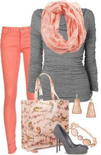 The fabulous coral outfit look, the gray knitted top, the coral colored skinnies and the gray pumps