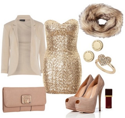 A naked combination for the New Year look, sequin coset dress with bare pumps