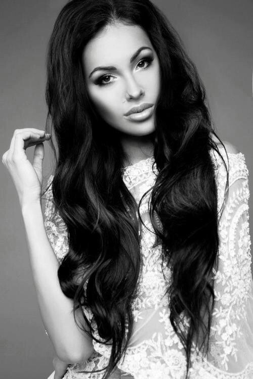 Pretty hairstyles for black hair: loose waves