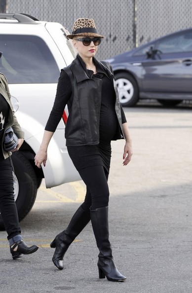 Gwen Stefani Cool autumn outfit with knee-high boots