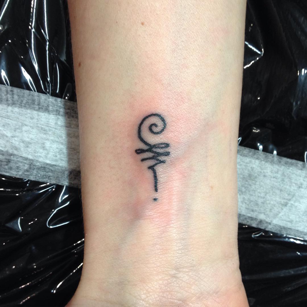 25 cute little female tattoos for women - small meaningful tattoos