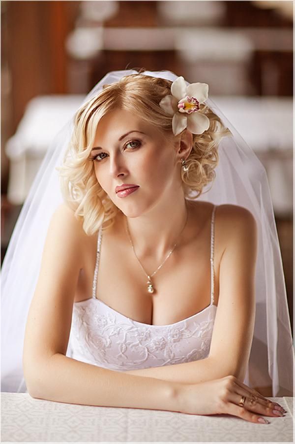 Curly Bob wedding hairstyle