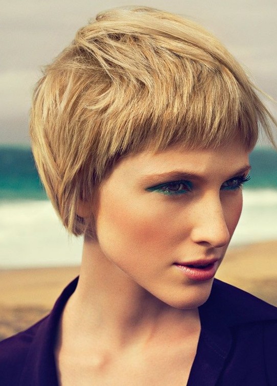 Stylish short layer hairstyle for 2014