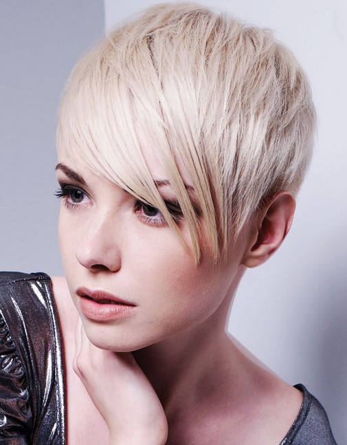 Stylish short blonde hair with layers