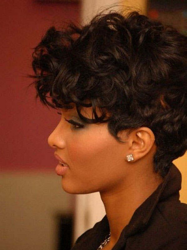 Short curly black hairstyle "width =" 400