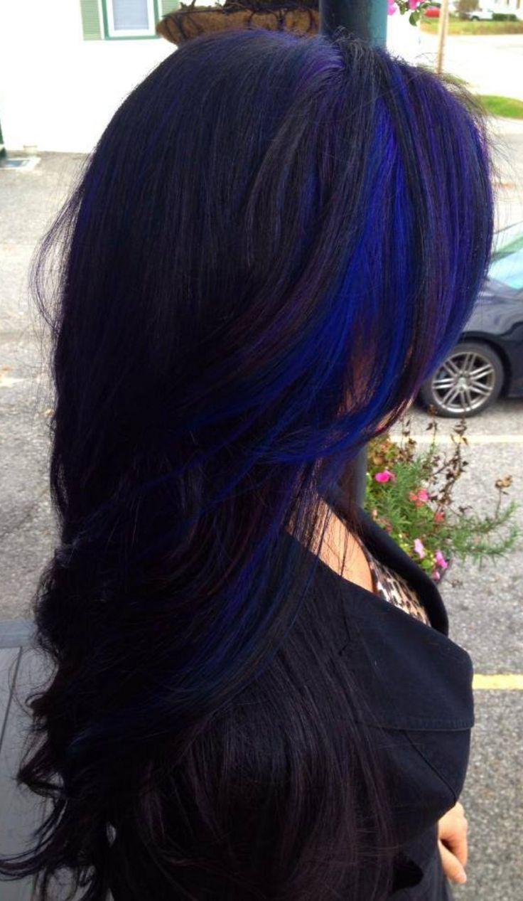 Long wavy black hairstyle with blue stripes "width =" 400