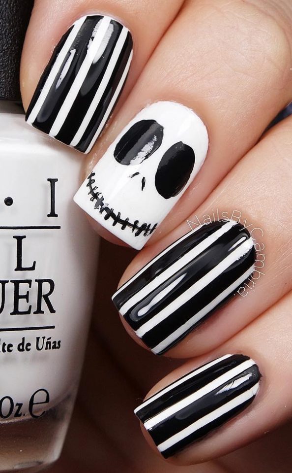 Black and white halloween nails over