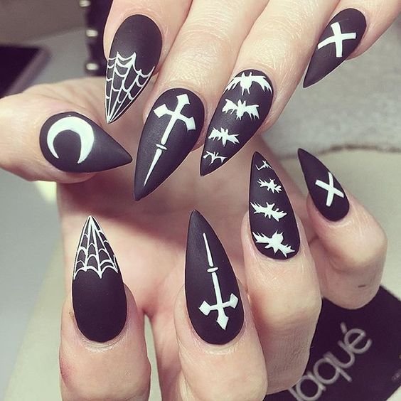 Black and white nails over
