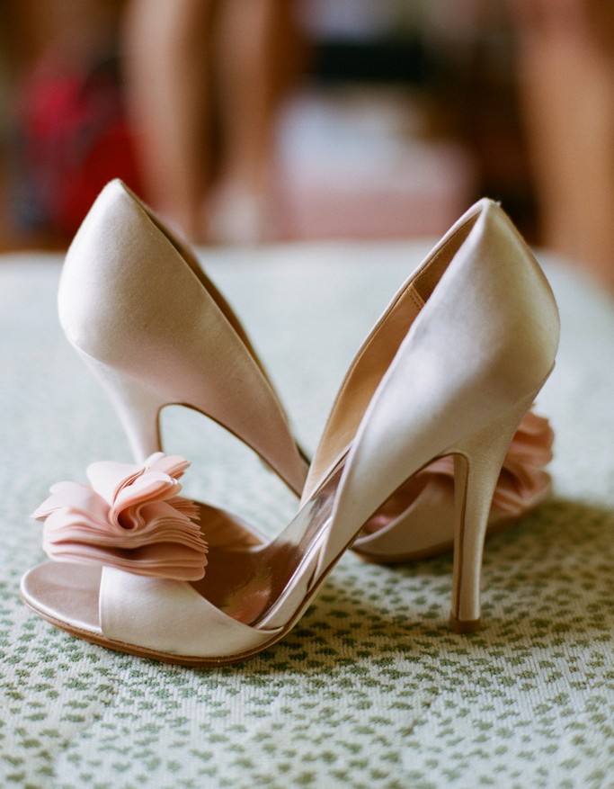Wedding arch-decorated pumps