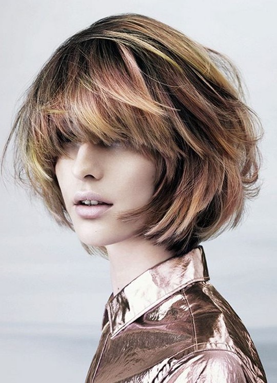 Short haircut - stylishly highlighted messy bob hairstyle