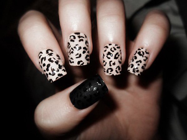 Classic nail design with leopard print