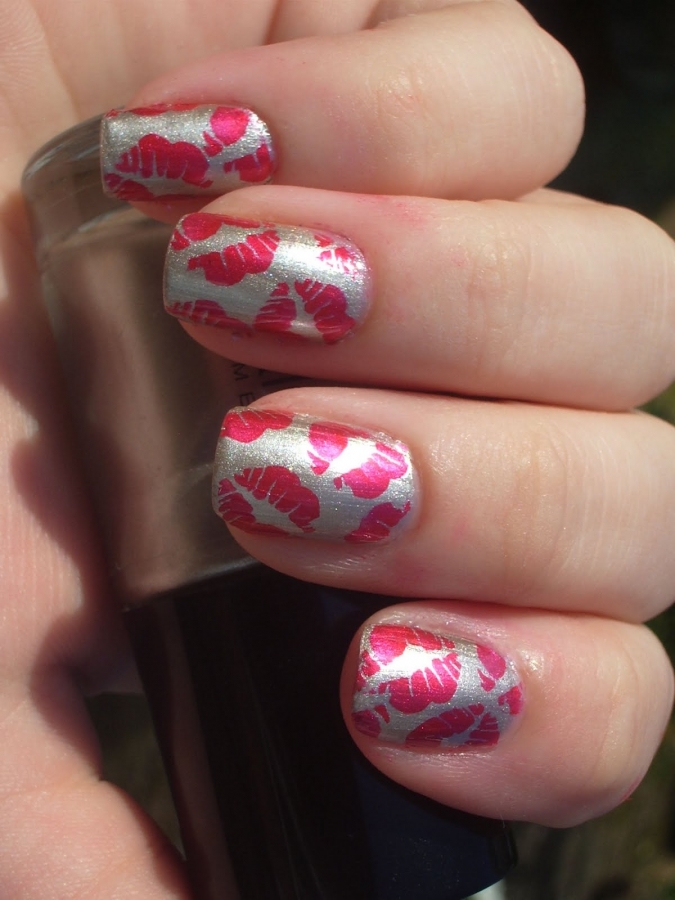 Pink kisses on the nails