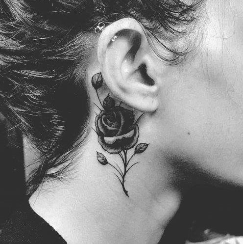Rose tattoos: behind the ear "width =" 500 "srcset =" https://fashiontuner.com/wp-content/uploads/2020/02/1582806897_572_55-Best-Rose-Tattoos-Designs-Best-Tattoos-for-Women.jpg 496w, http: // www .fashiontuner.com / wp-content / uploads / 2013/12 / Rose-tattoos-Behind-ear-200x200.jpg 200w, https://www.fashiontuner.com/wp-content/uploads/2013/12/Rose- tattoos-Behind-ear-120x120.jpg 120w "sizes =" (maximum width: 496px) 100vw, 496px