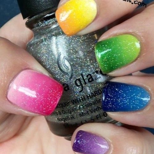 Pretty rainbow nails