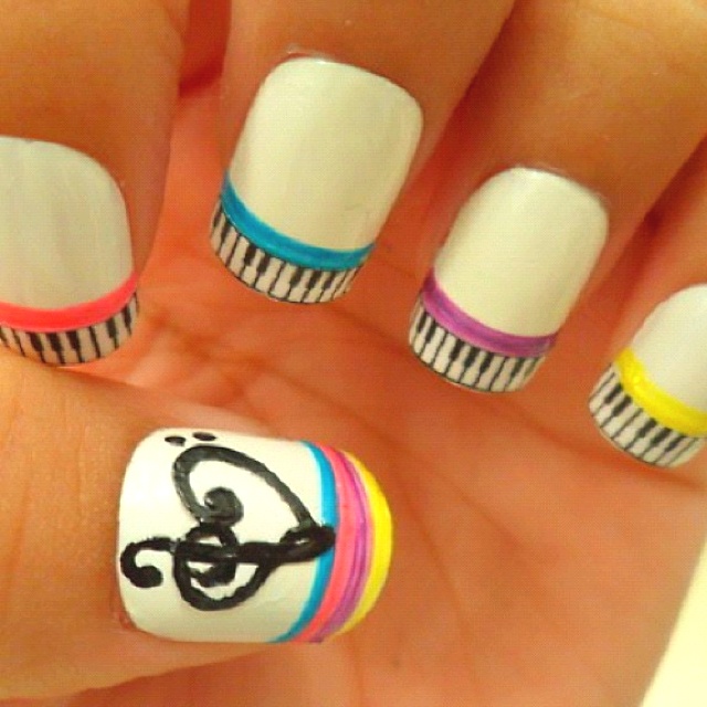 Colorful music nails