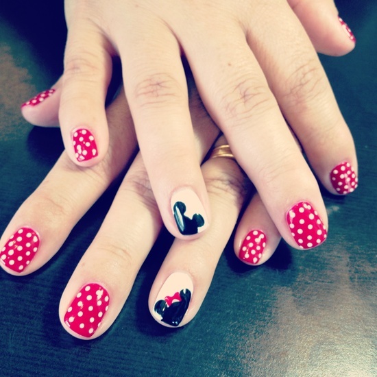 Mickey Mouse manicure