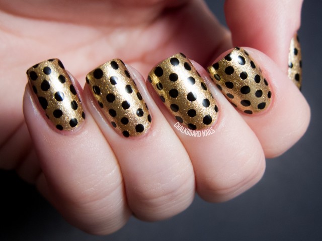 Dotted gold nails art design