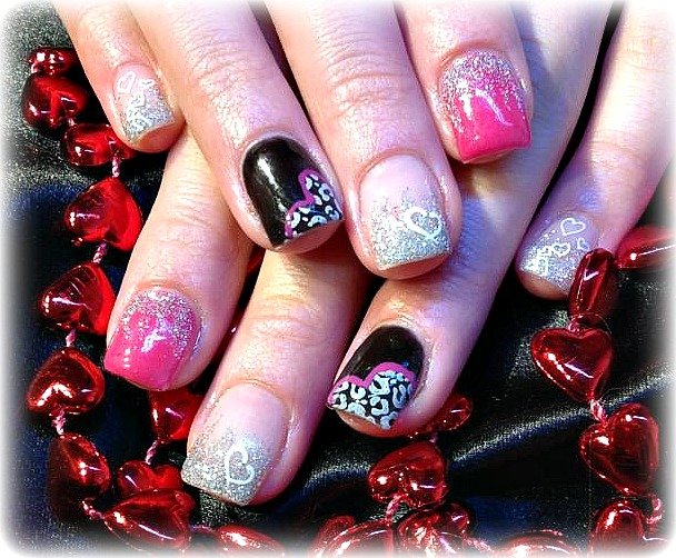 Glittering nail design