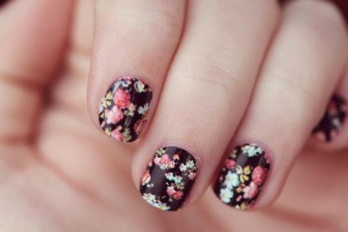Black flower nail design