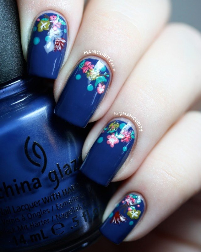 Blue flower nail design