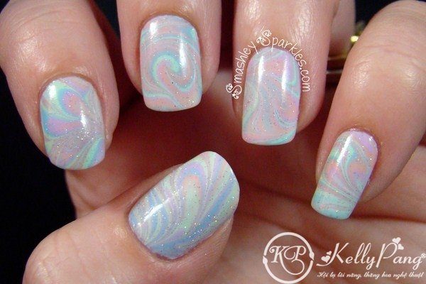 Glittering marble nail design