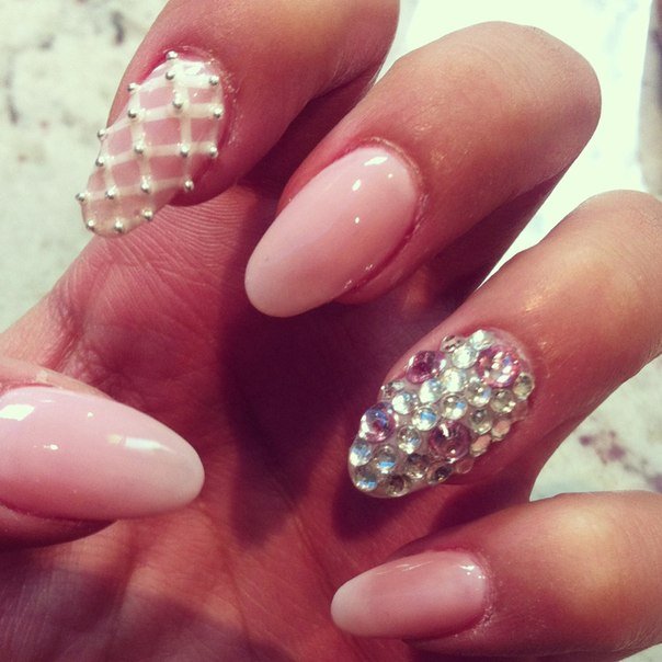 Naked nails with diamonds and pearls