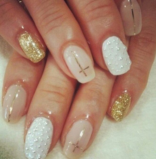 Nude and gold nails for classy nail designs