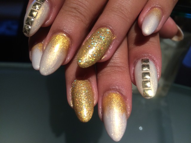 Gold nails for noble nail designs