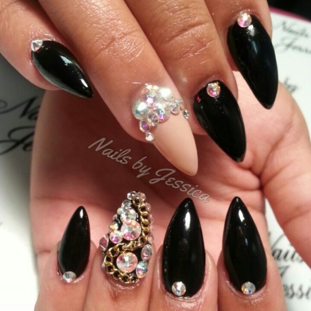 Black decorated nails for noble nail designs