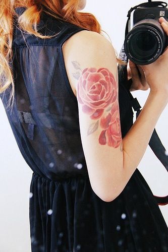 Pretty floral tattoo without a line