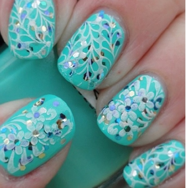 Pretty flower nails