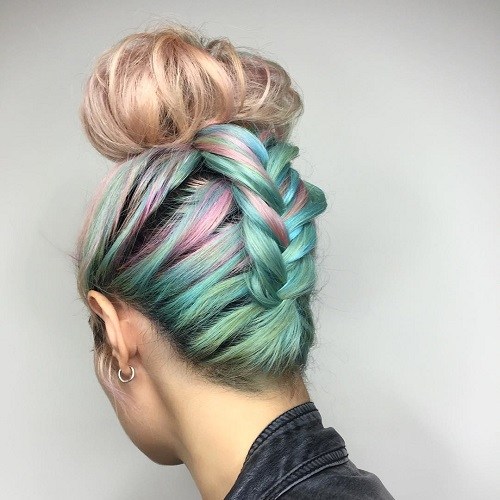 Colorful top bun